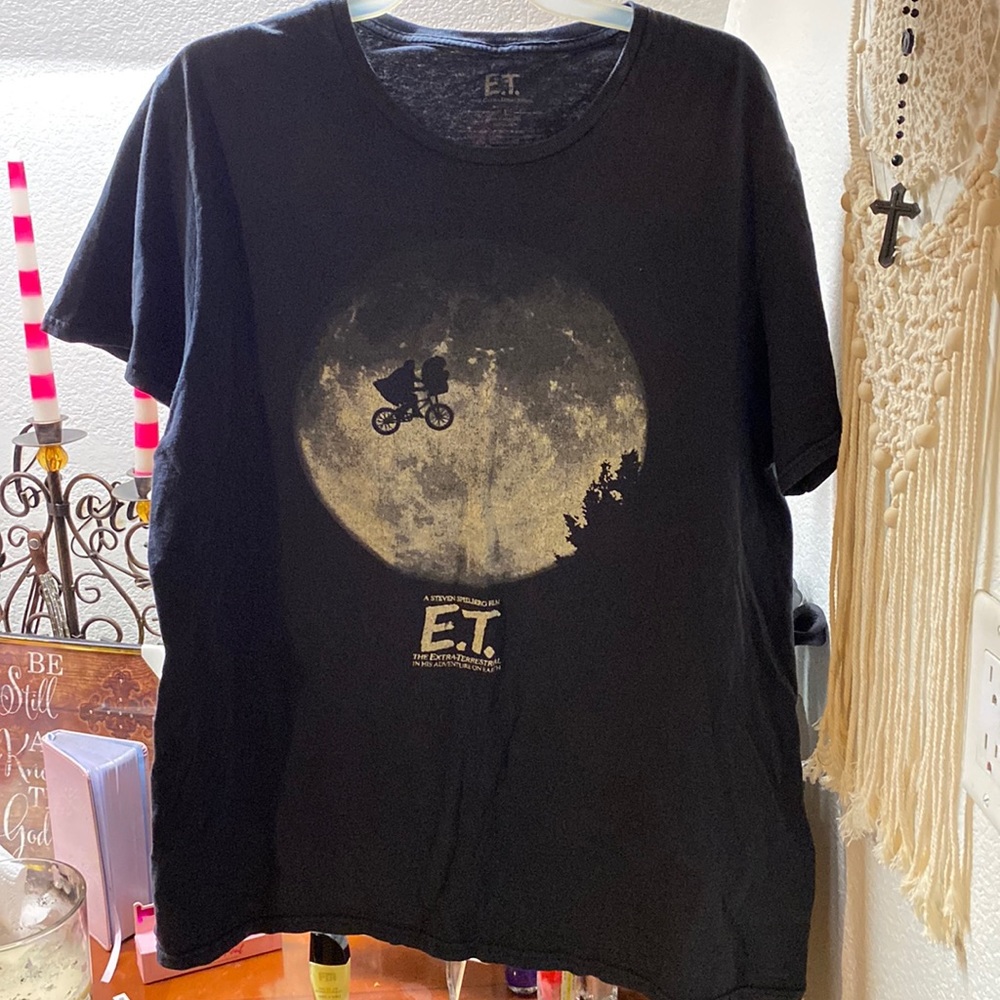 E.T t shirt